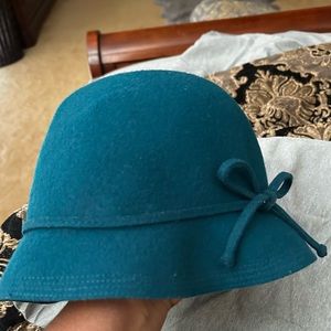 Ann Taylor Loft 100% Wool Hat  Beautiful Hat  Fabric bow  Vintage